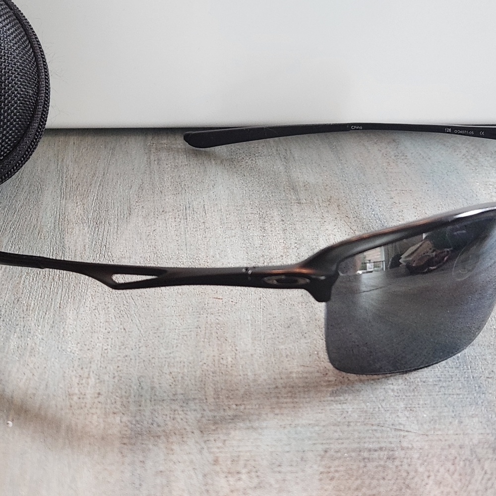 OAKLEY Men's Sunglasses with Case
